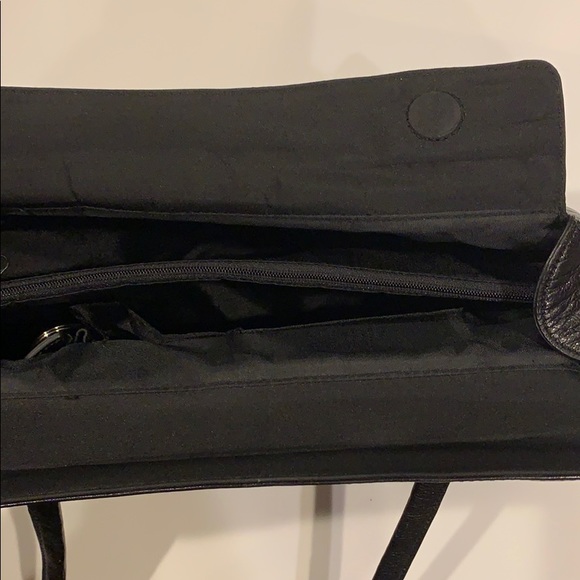 Wilsons Leather Black Magnetic Folding Top Handbag - Picture 4 of 8